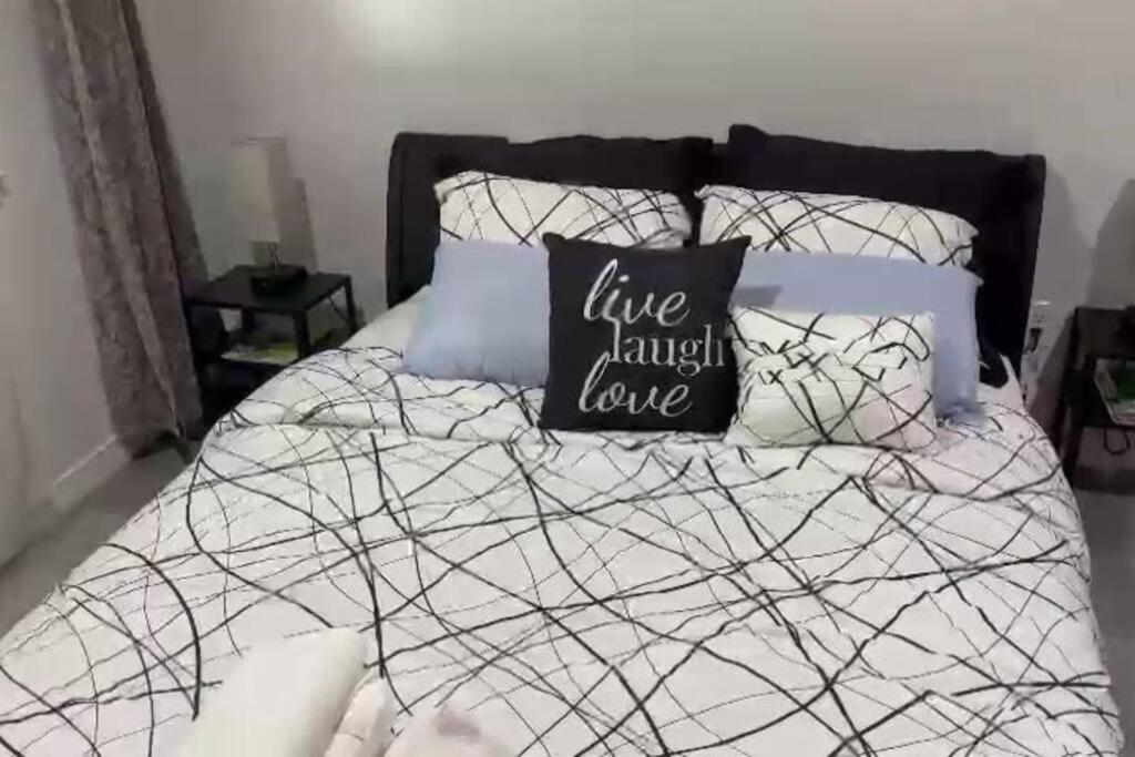 Your Cozy Comfy Rental Ню Йорк Екстериор снимка