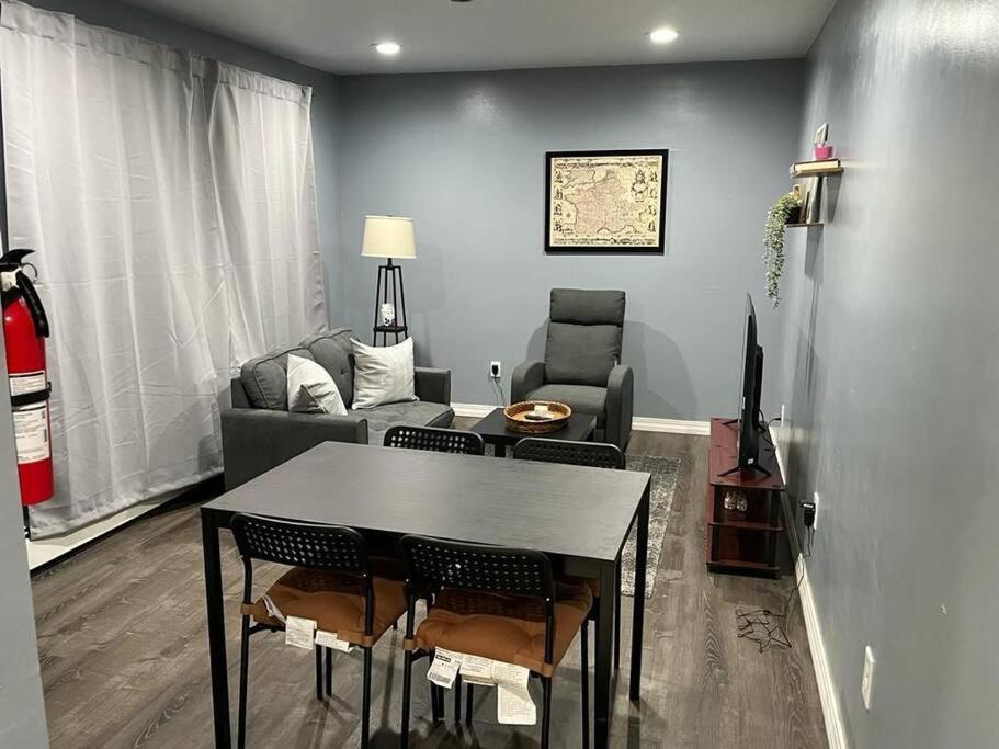 Your Cozy Comfy Rental Ню Йорк Екстериор снимка